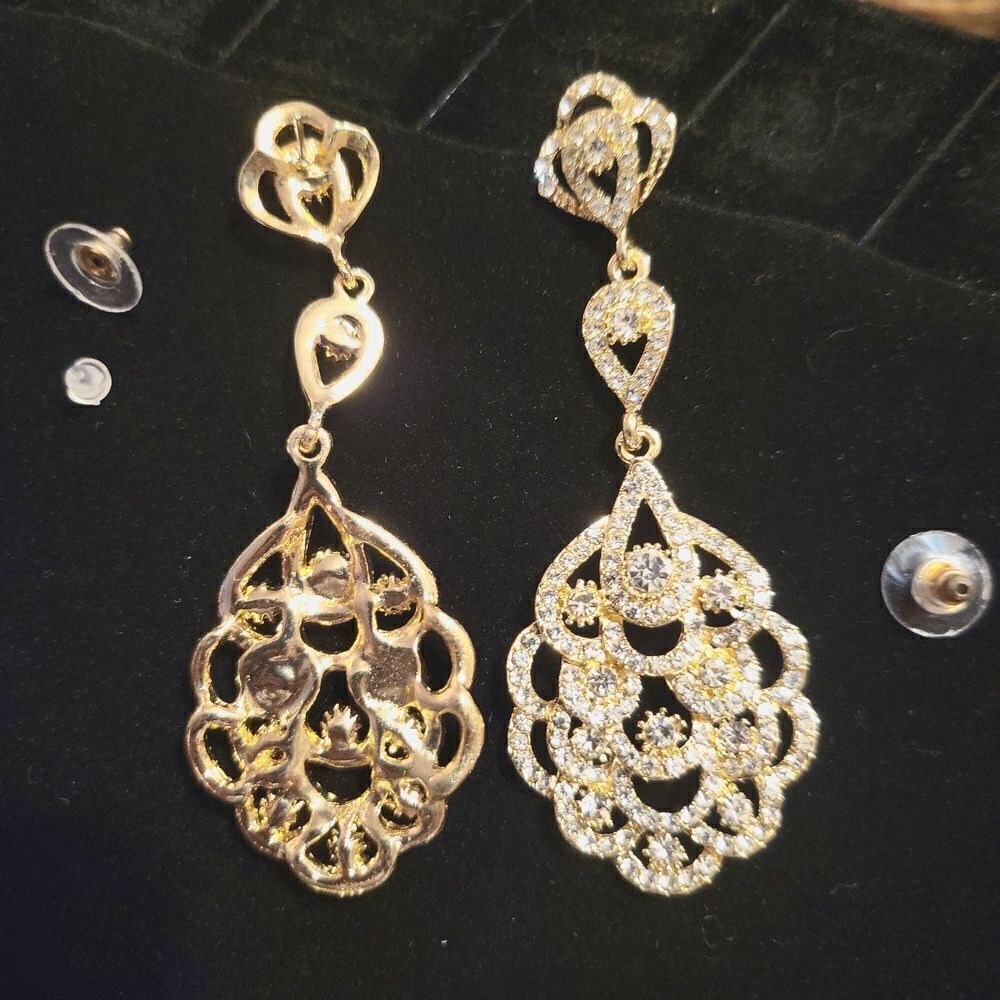 Swarovski white crystal pendent earrings NWT